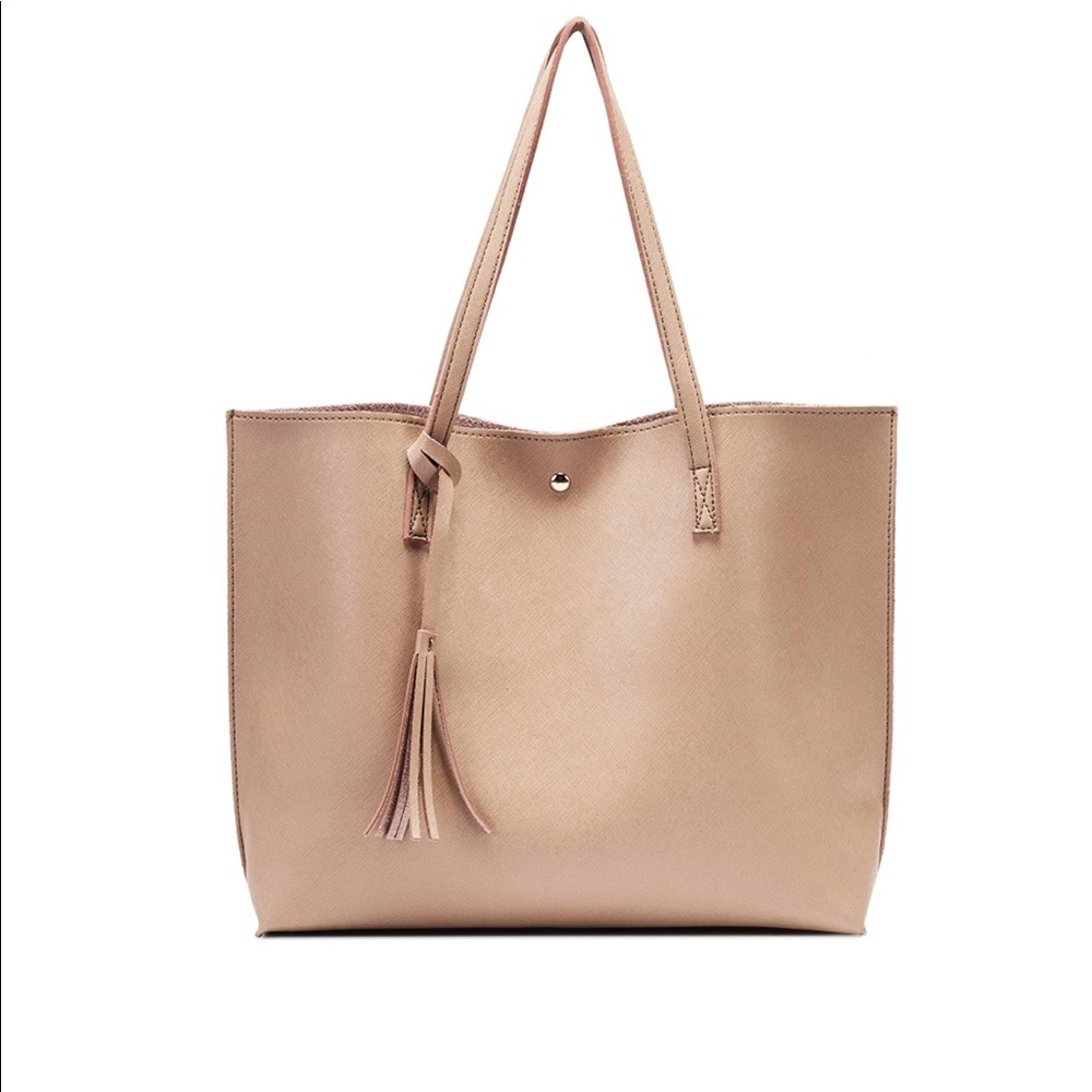 Tote with tassel. ✨Beautiful✨
